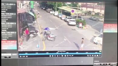 监控记录《广东佛山当街强奸事件》大白天马路上把靓妹拖到路边扒裤扯裙子妹子吓坏了吧